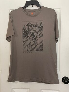 Ozark Trail Taupe Short-Sleeve Graphic Tee with Black Print. Size M